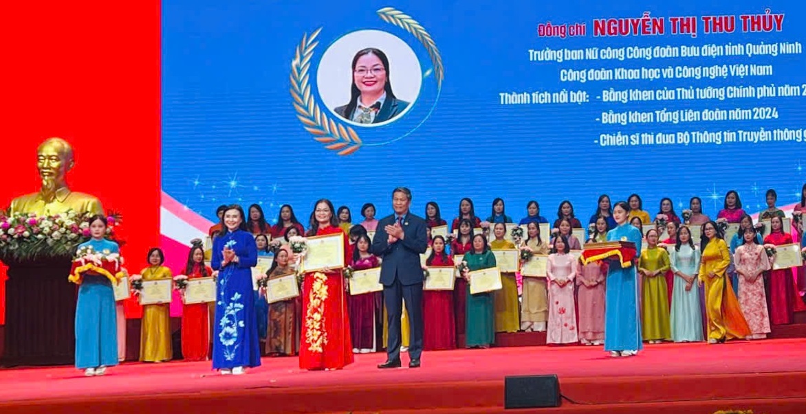 Tấm gương “Giỏi việc nước, đảm việc nhà” của nữ cán bộ Bưu điện Quảng Ninh