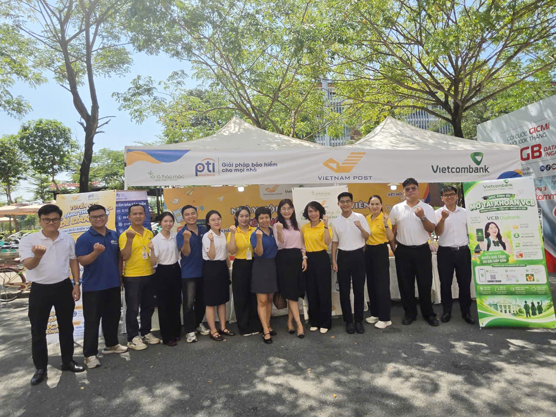 Bưu điện Việt Nam giới thiệu hệ sinh thái dịch vụ Tài chính bưu chính tới sinh viên Đại học Quốc gia Hà Nội